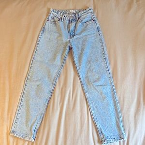 Zara’s light wash mom jeans